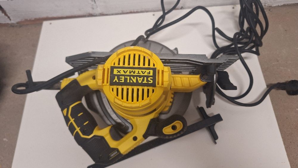 Pilarka tarczowa Stanley 1650W