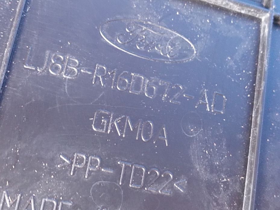 Накладка декоративна під капот Ford Mustang Mach-E Premium Розборка