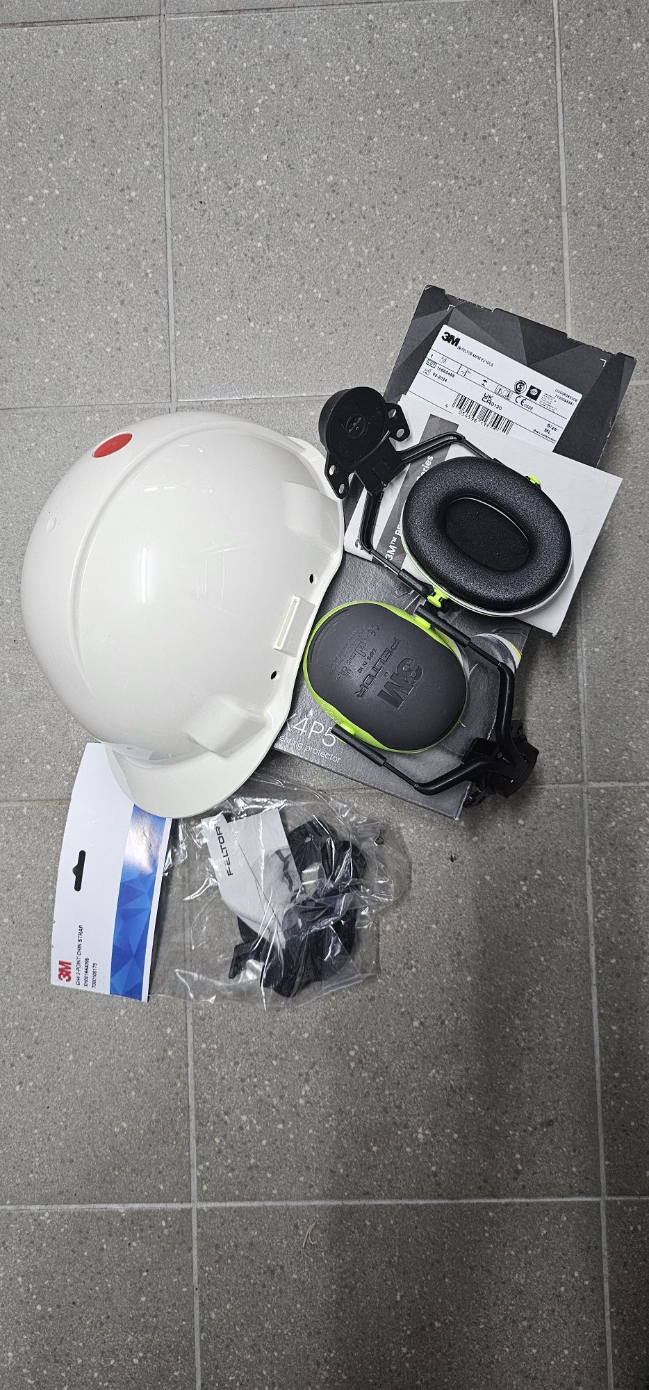 Kask z paskiem podbrudkowym 3M+nauszniki izolowane X4P5 3M/Peltor