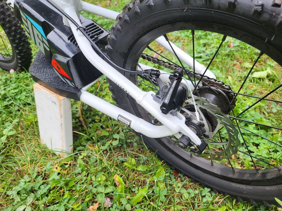 Elektryczny motorek Mondraker Grommy 16  8,5 kg - jak nowy! Dla dzieci