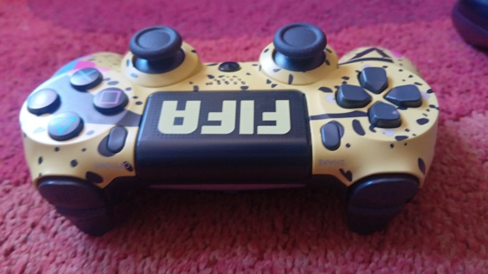 Playstation 4 Pro 1TB + Comandos + Jogos