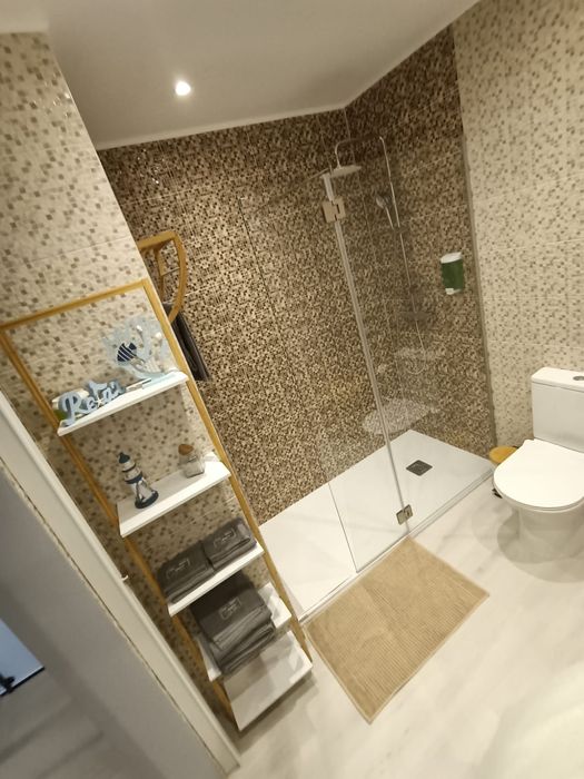 Apartamento T0 remodelado e mobilado