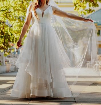 Suknia ślubna Herm's Bridal z dodatkami