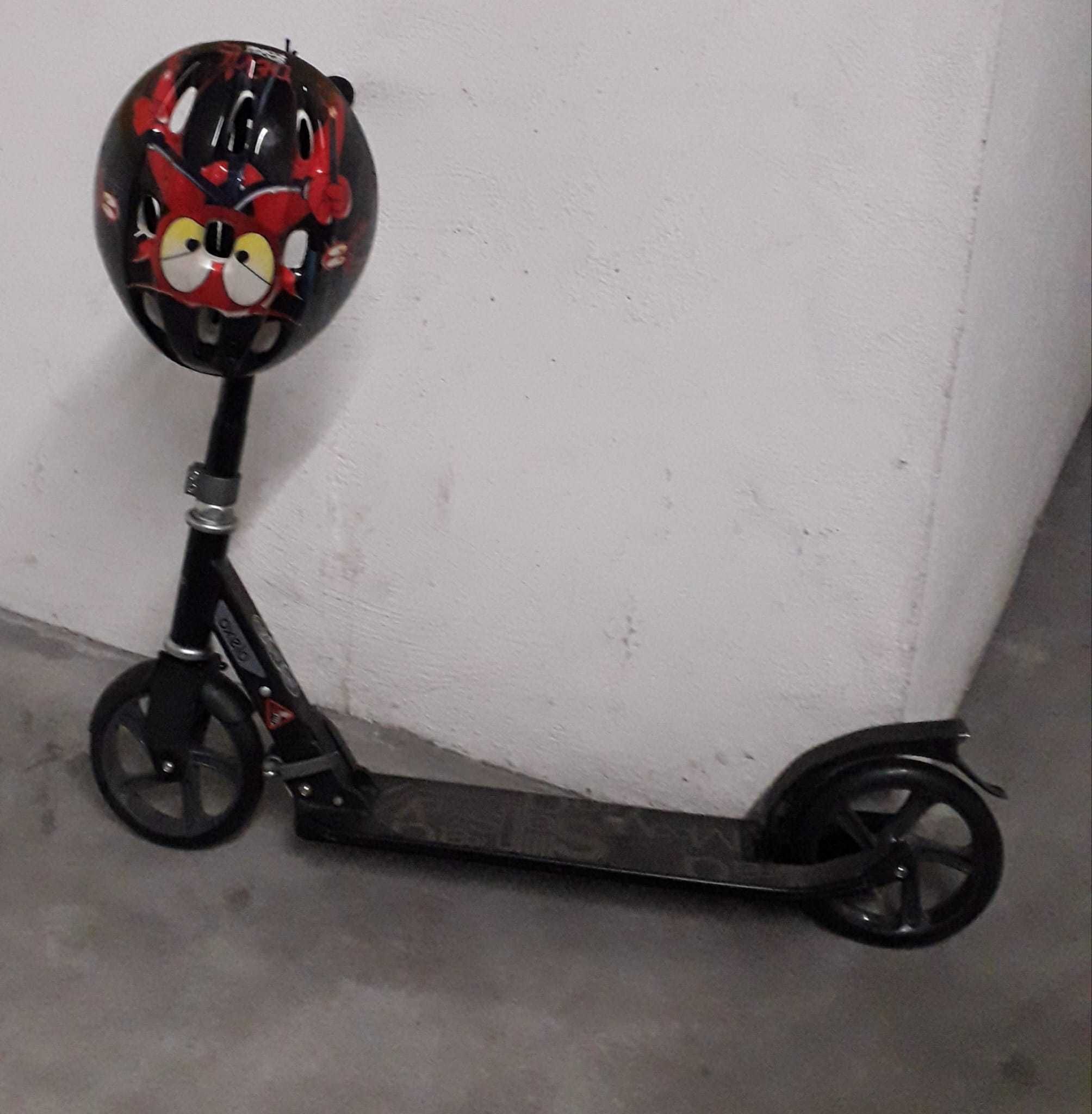 Trotinete para Criança com guiador extensível e capacete