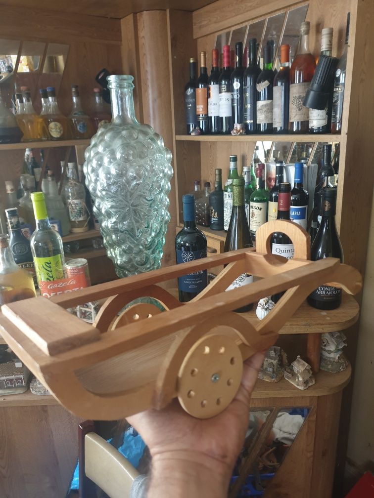 Carroça porta-garrafa em madeira