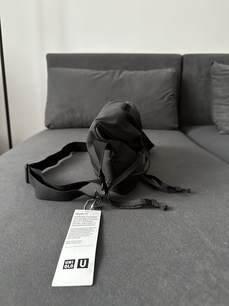 Uniqlo Mini Drawstring Bag / Torebka na ramię sznurowana