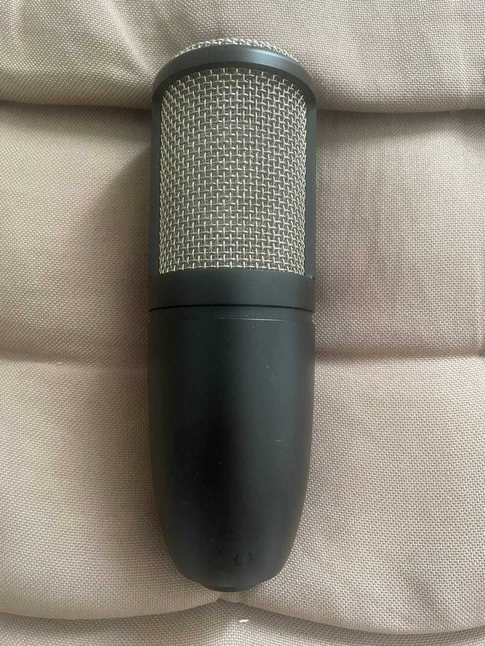 Мікрофон AKG P220