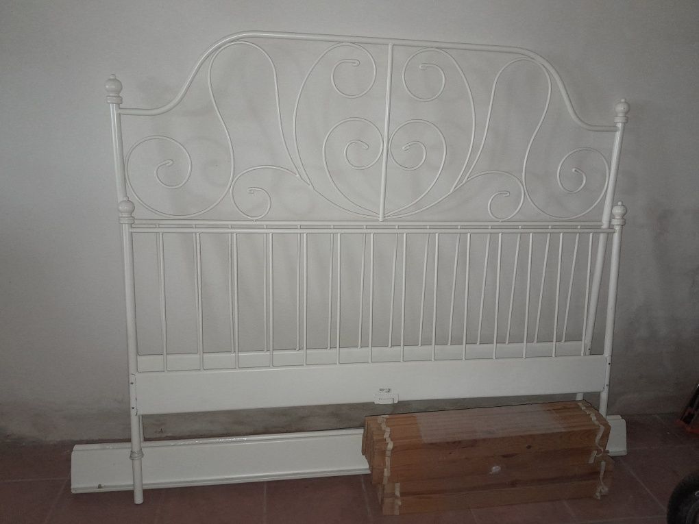 Cama de casal em ferro