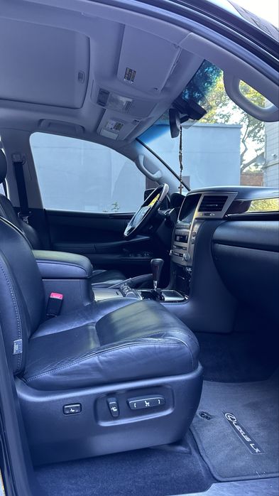 Продам Lexus LX 570 2012  року випуску