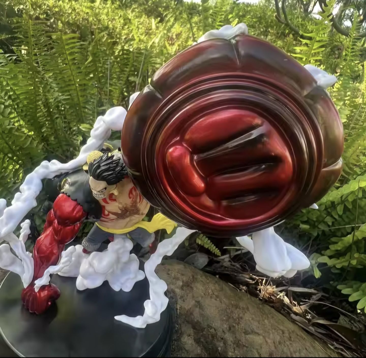 Estátua do anime One Piece do personagem Luffy com 25 centímetros
