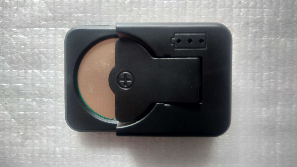 Зарядное устройство для плоских миталлических  акумуляторных батареек