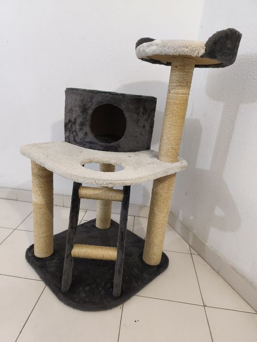 Arranhador  altura. 1.00 mt