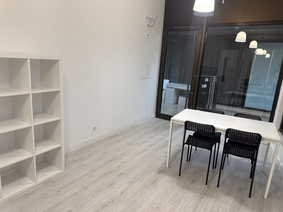 Aluga-se Espaço de coworking em Gaia junto ao Corte Ingles