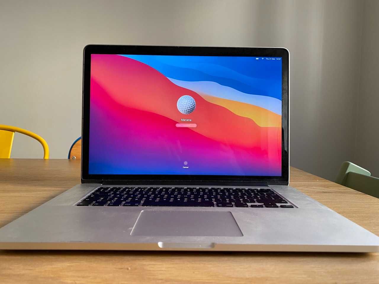 MacBook Pro Retina 2014, 15'', 2,2 i7, 16GB RAM, 256GB SSD, +bateria