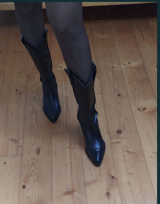 Чоботи козачки zara 35 /36р. Шкіра
