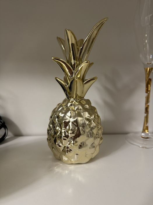 Ozdoba złota ananas stylowy wystroj pokoju salon dekoracja