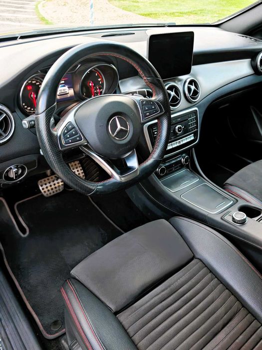 Mercedes-Benz CLA 180D, AMG Line - CX. Automática