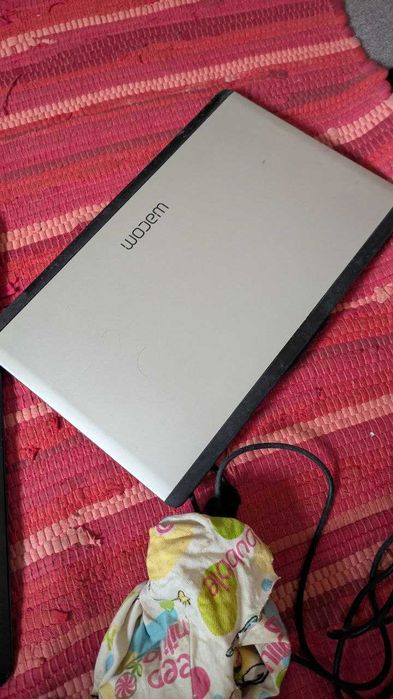 Cintiq 13HD Creative Pen Display (PEÇAS)- TUDO FUNCIONA MENOS UM CABO