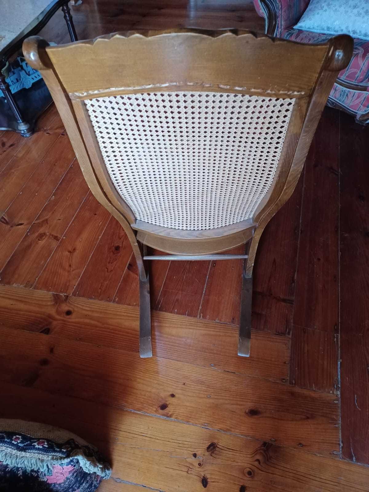 Cadeira baloiço madeira bom estado