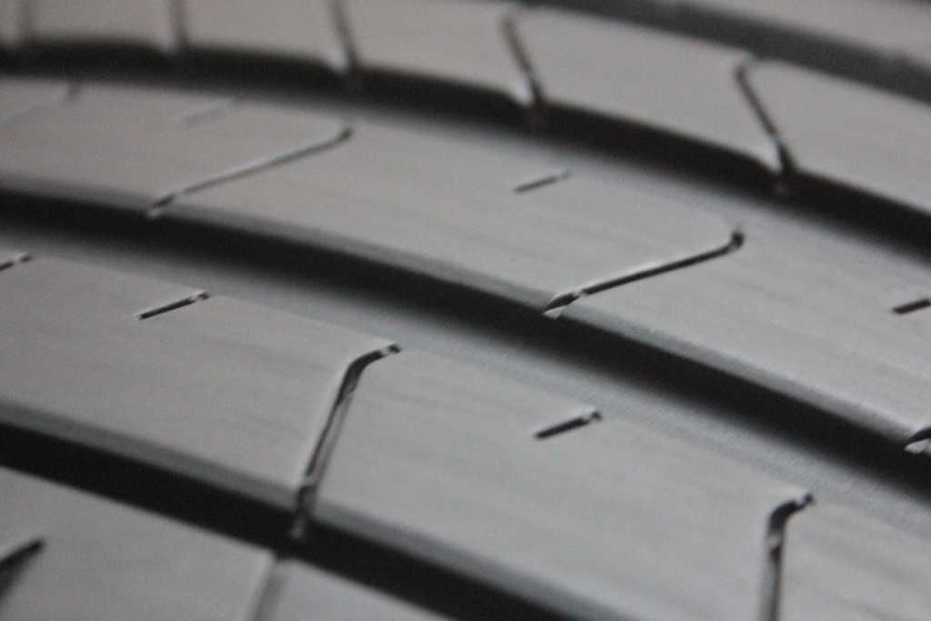 225/40/18 Pirelli P Zero AO 225/40 R18 92Y XL A0 2021r