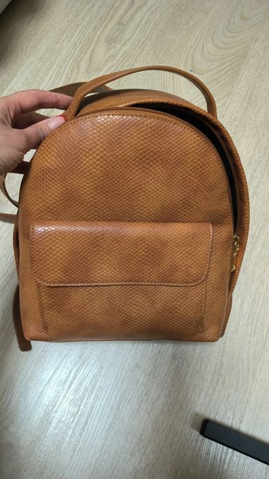 Женские сумочки.