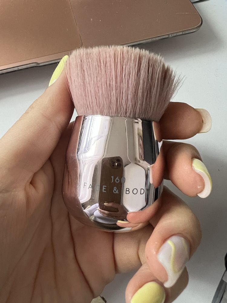 Pędzel do twarzy Fenty Beauty