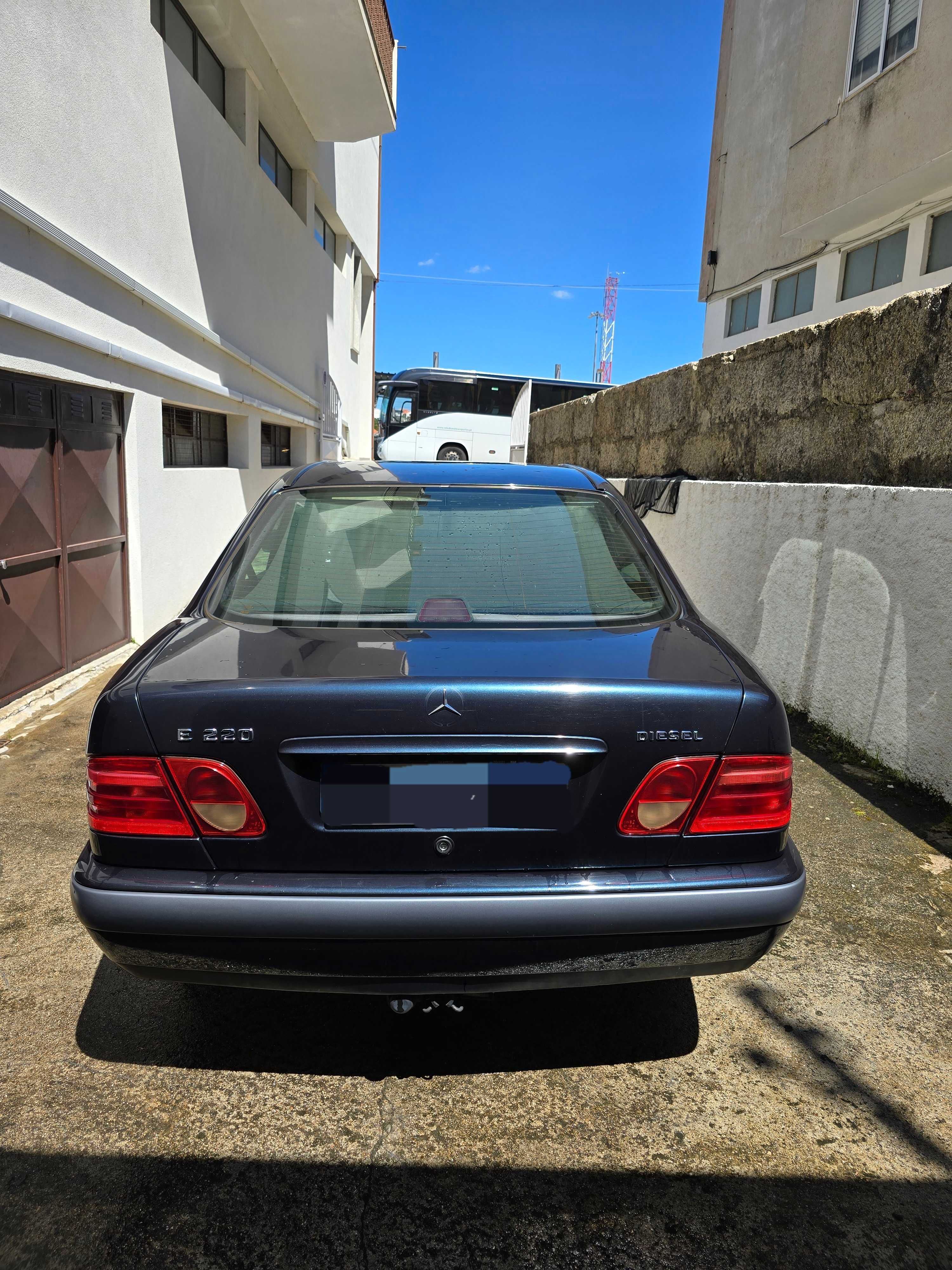 Mercedes Benz E200