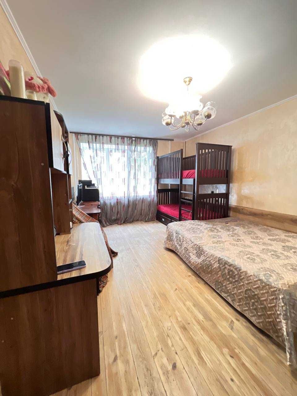 Продаж затишної 3 кімнатної квартири  М
