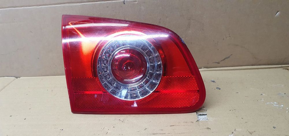 Lampa lewy tył tylna w klapę VW Passat B6 kombi 3C9945093