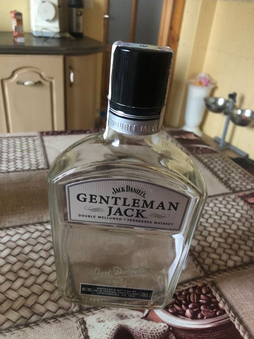 Путая порожня пляшка Gentleman Jack