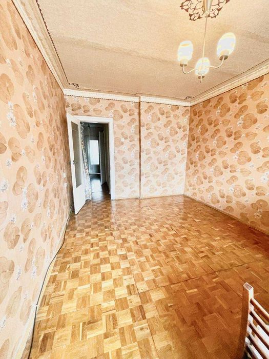 Продам  велику 3к квартиру  пр О.Поля 1/9 низ Кірова