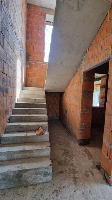 Продаж  окремостоячого  будинку  в затишному місці  с. Зубра біля лісу