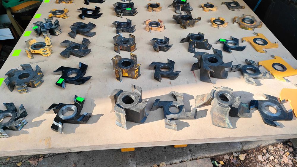 Frezy nasadzane  profilowe proste kątowe  do obróbki drewna używane