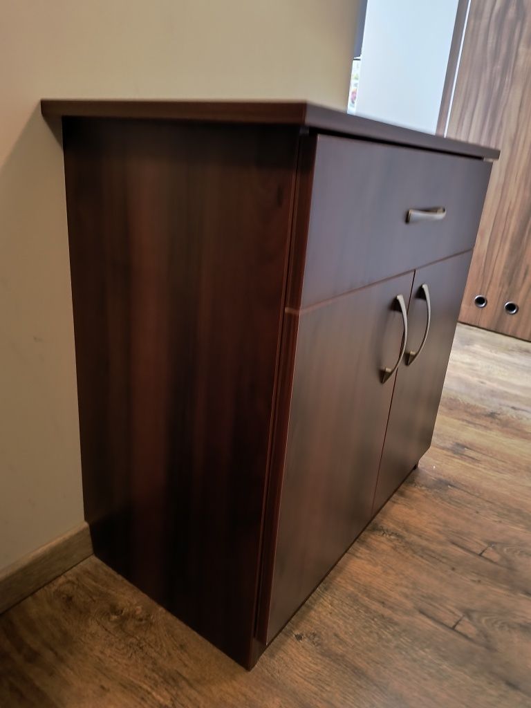 Szafka stojąca w kolorze wenge – z szufladą i drzwiczkami