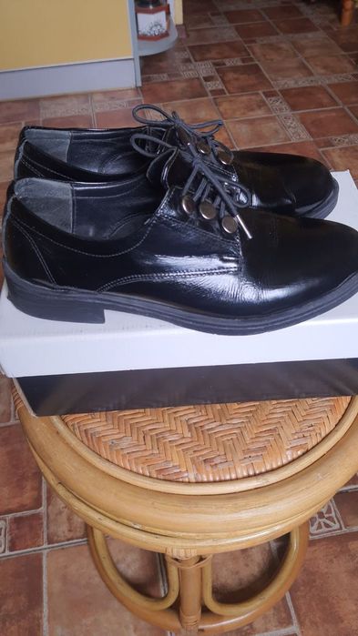 Жіночі туфлі на шнурках