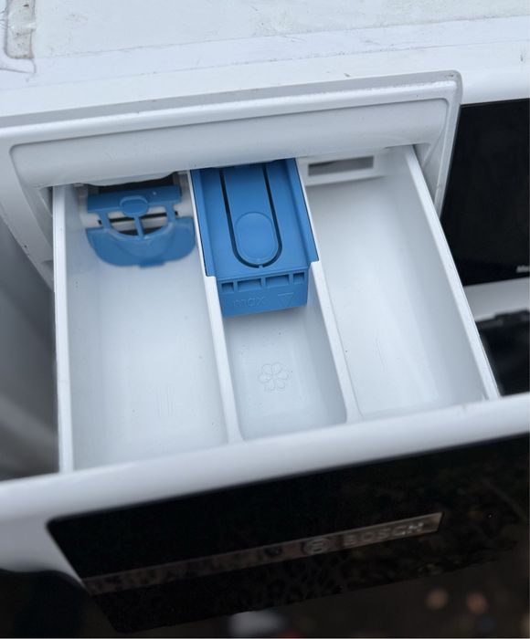 пральну машину Bosch WGB244040 із серії 8 місткістю 9 кг