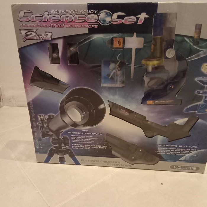 Telescópio e microscópio infantil