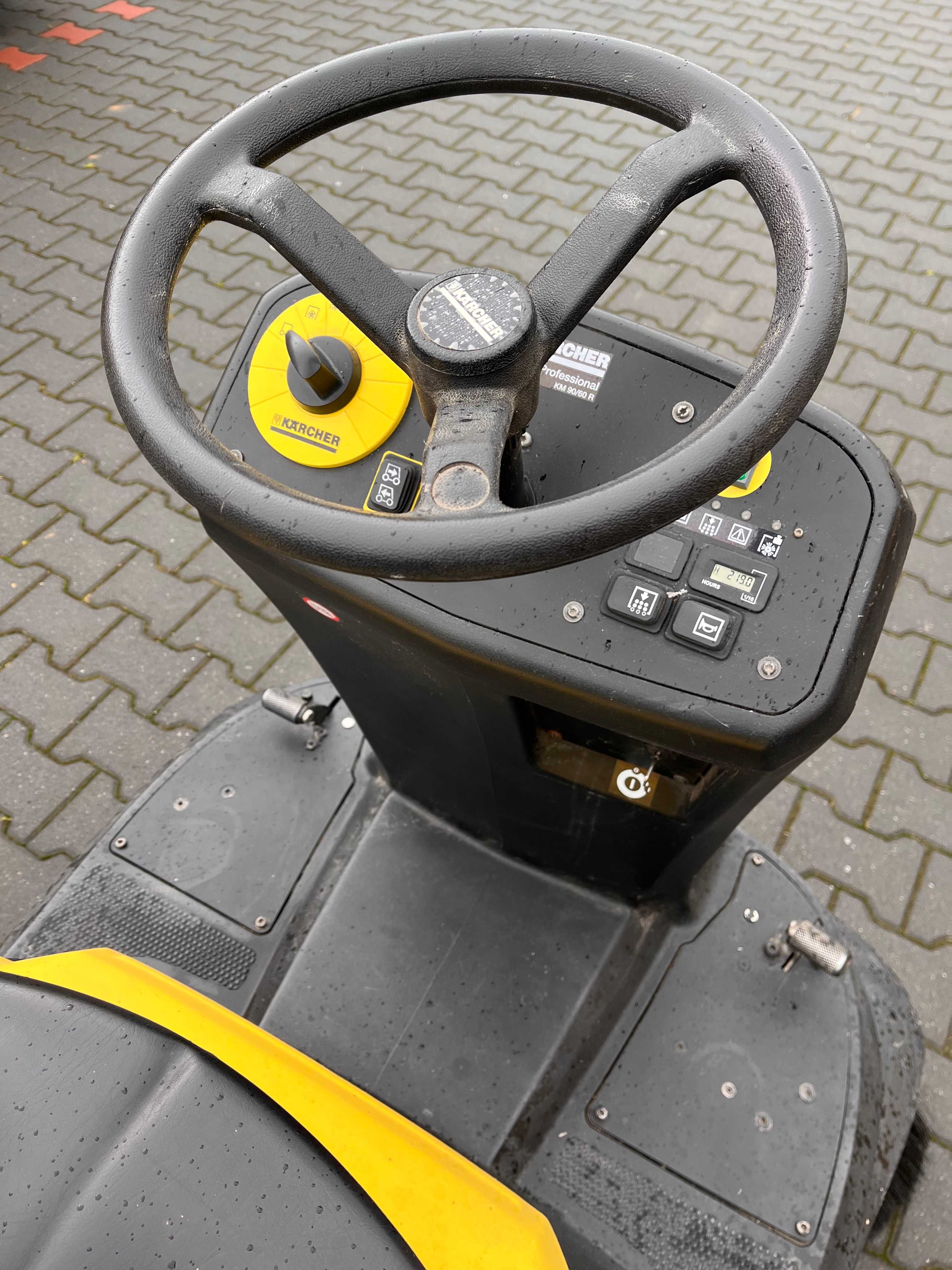 Zamiatarka Karcher KM 90/60 R