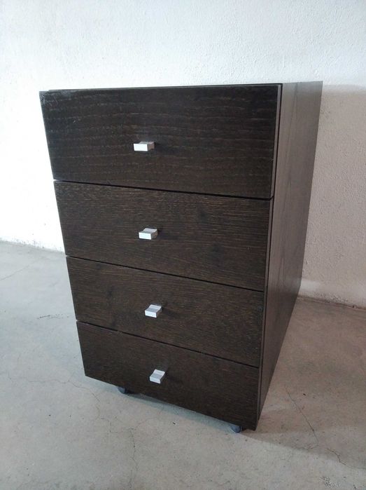 Bloco de 4 gavetas em madeira com rodas