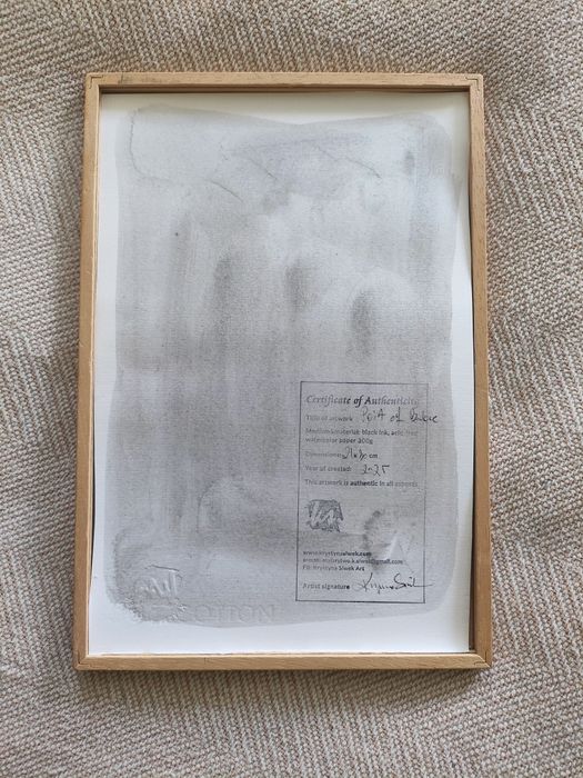 czarno biała grafika z ramą