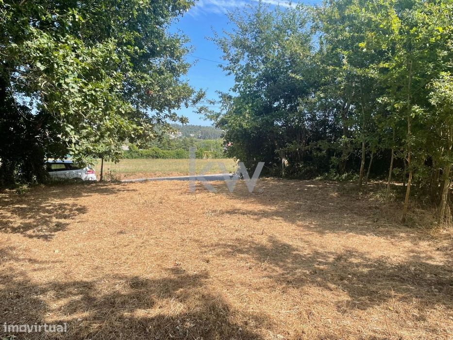 TERRENO DESTINADO À CONSTRUÇÃO  “habitação unifamiliar”.