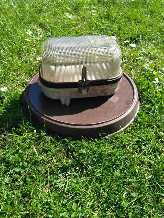 Sprzedam lampę kanałową / oświetleniową z PRL