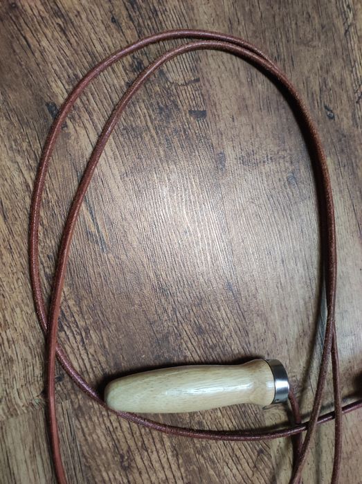 Skakanka rzemień drewniane rączki