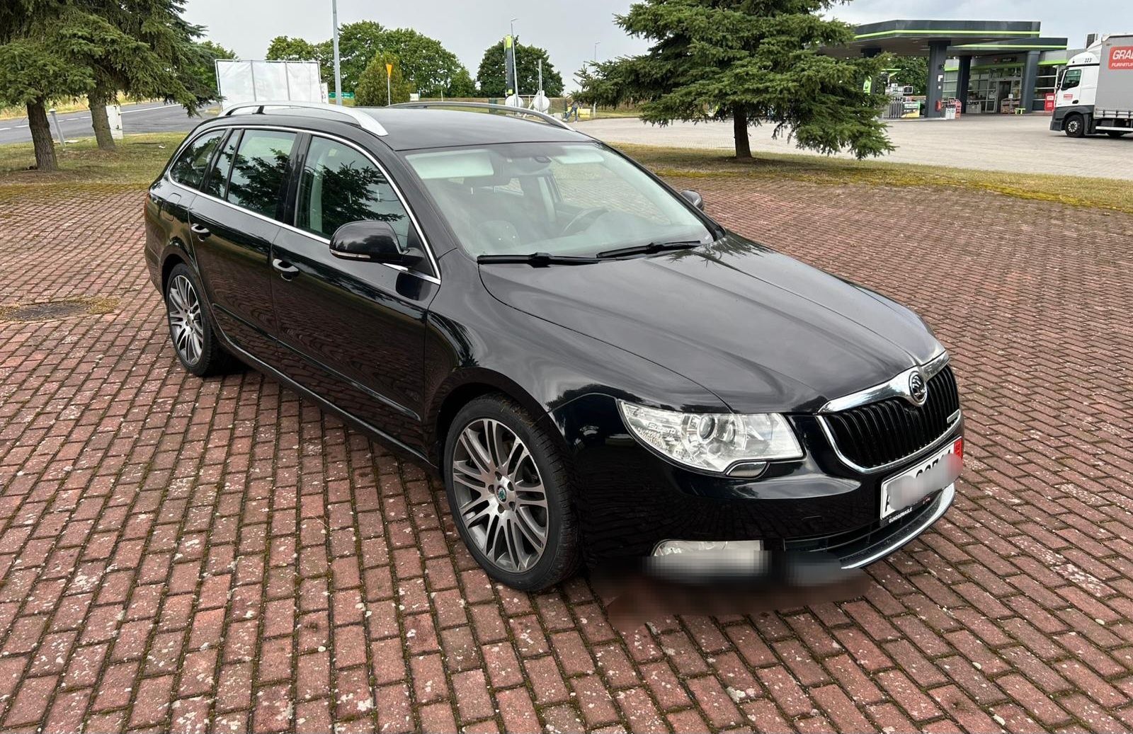 Skoda Superb 1,6 TDI  Navigacja Xenon alu 18