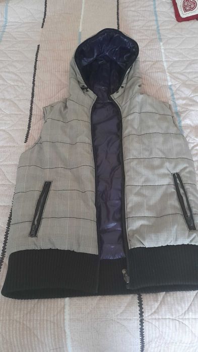 Одежа на дівчинку підлітка.