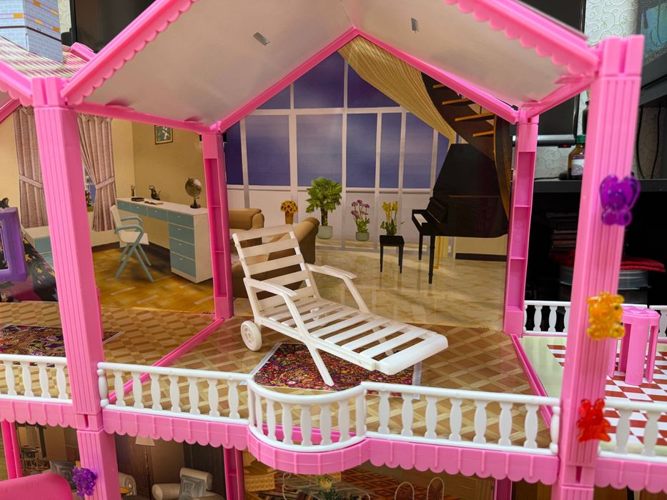 Кукольный домик для Барби.