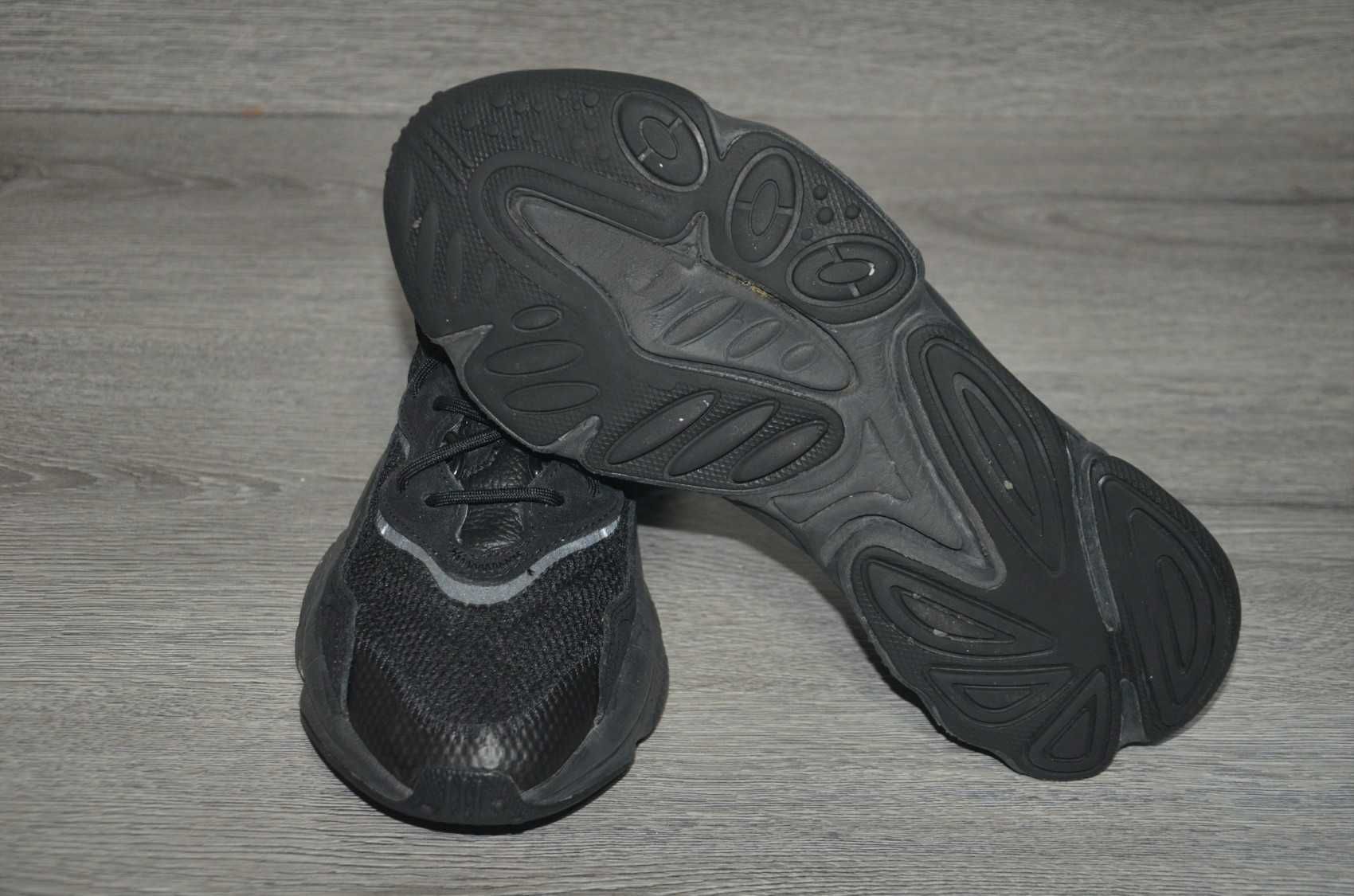 Продам кросівки ФІРМА Adidas Ozweego