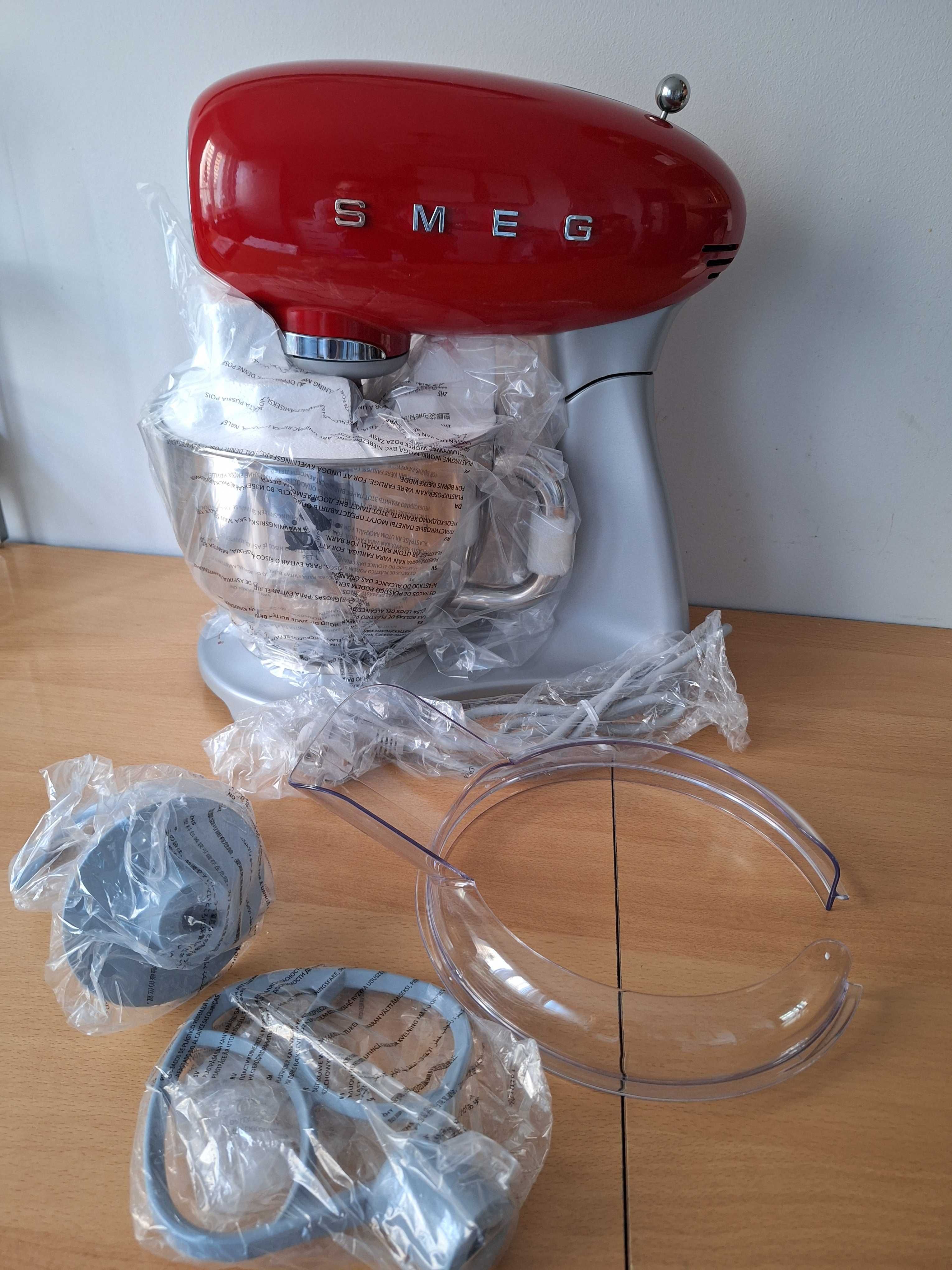 Robot planetarny SMEG SMF02RDEU Czerwony