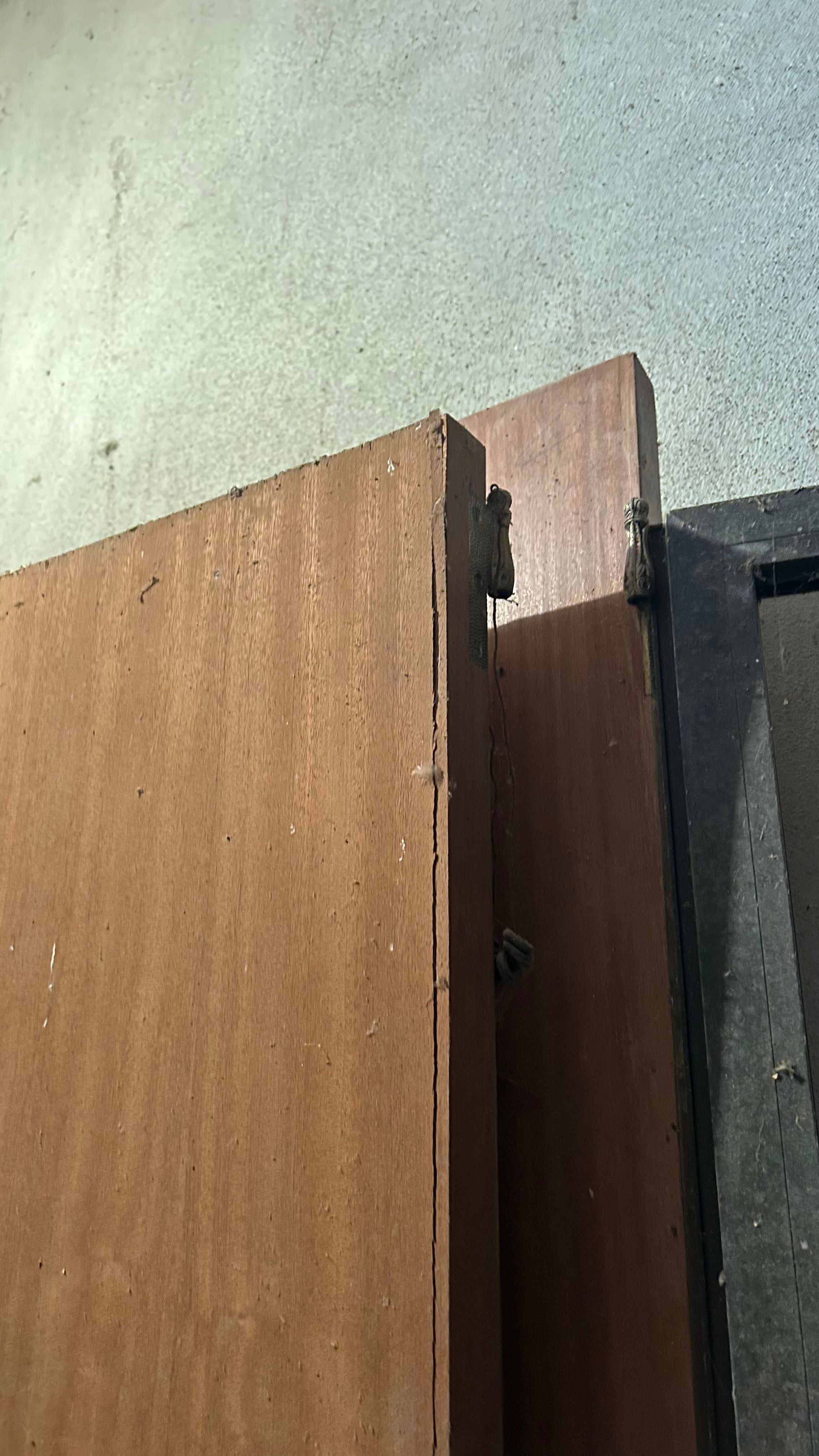 Portas de madeira maciça + aço