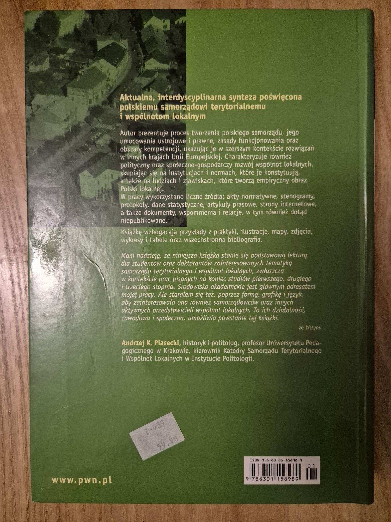 Samorząd i wspólnoty lokalne Menadżer i polityk Model Piasecki